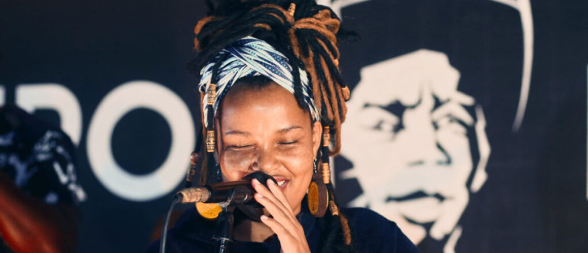 woman-music woman-music